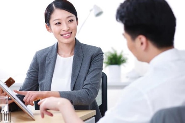công chứng tư nhân hay nhà nước