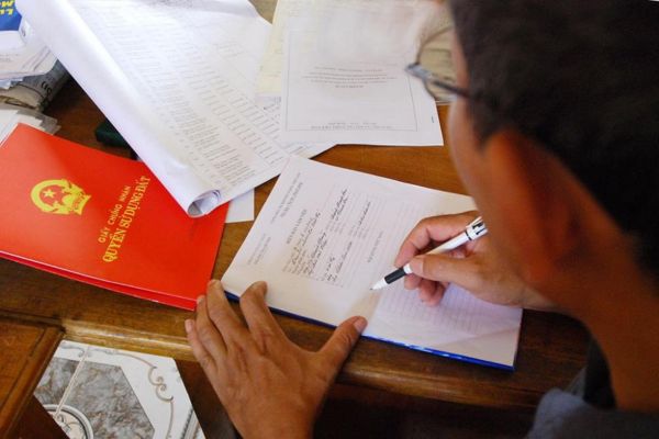 Ủy quyền trong khiếu nại đất đai