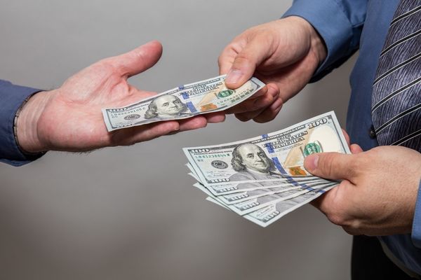 Công chứng thỏa thuận về việc ai chịu chi phí pháp lý khi ly hôn