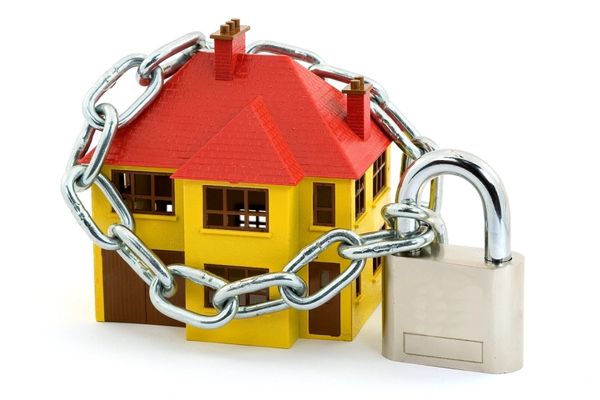 Quyền của vợ và chồng với tài sản trong trường hợp bị phong tỏa